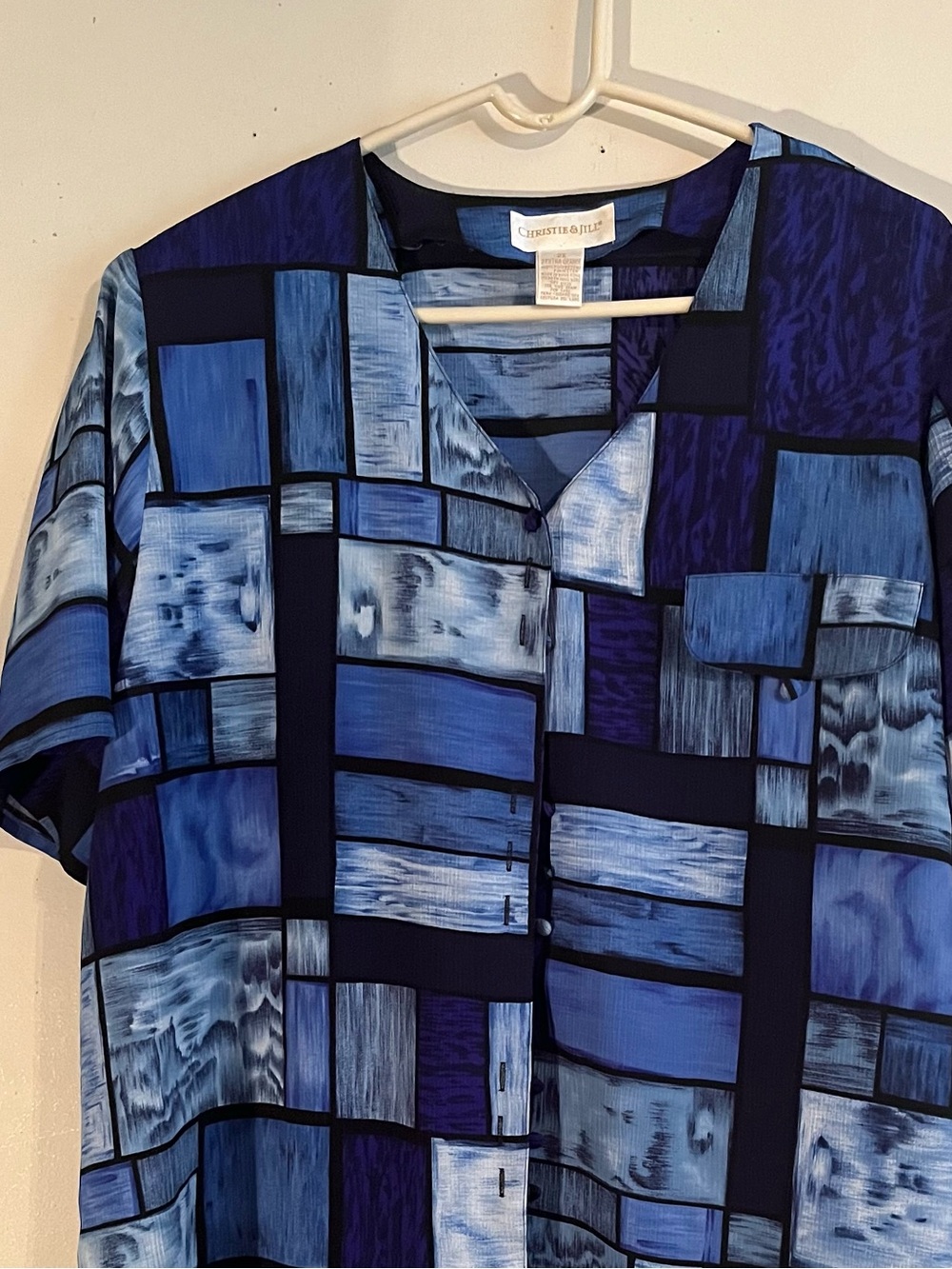 Woman’s Blue Geometric Short-Sleeve Shirt